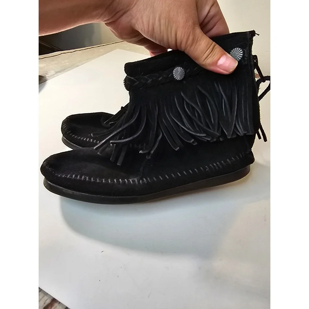 Minnetonka Black Suede Fringe Back Zip Moccasin Ankle Boots Concho Button Womens
